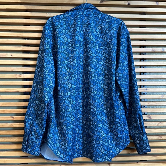 Construct button down. - Picture 4 of 4